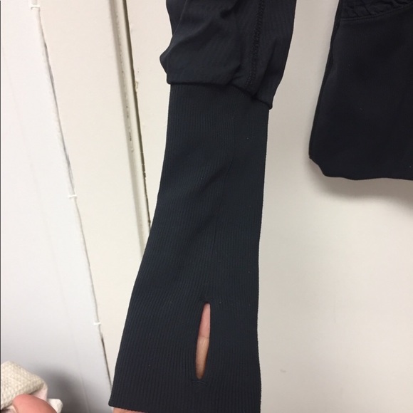 Lululemon reversible Jacket - Picture 5 of 5